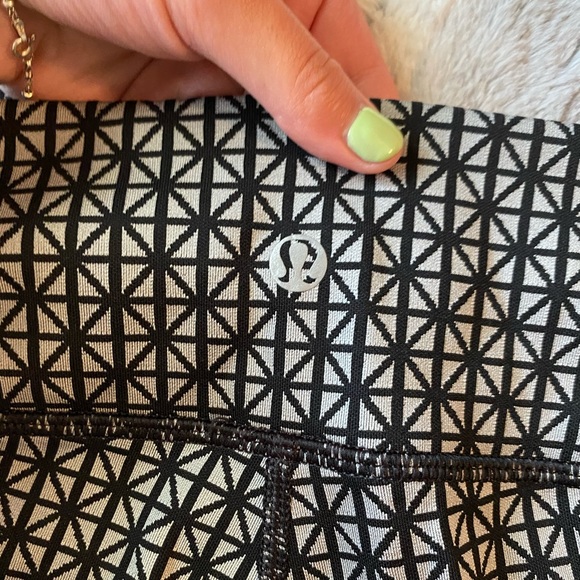RARE Lululemon leggings - Picture 6 of 7